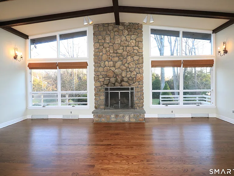 950 Rock Rimmon Rd — Photo 6