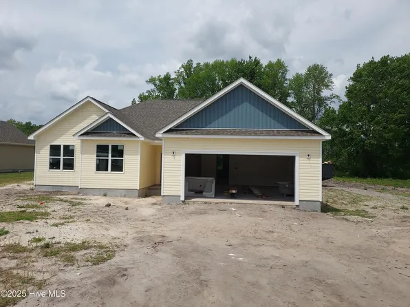 663 Bright Harvest Drive, Maysville, NC 28555