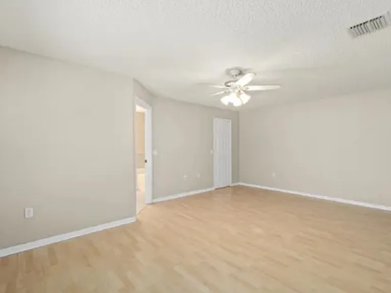 1304 Mandys Ct — Photo 11