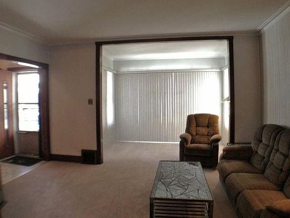 3rd image of 4818 N Tripp Ave