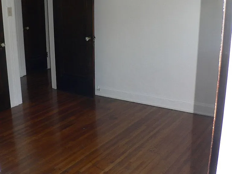 1544 E Broad St — Photo 27