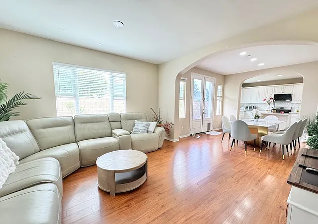 4 bed, 2171 sqft, $1,300 — Photo 4
