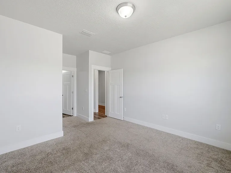 425 Pemberton Ln — Photo 16