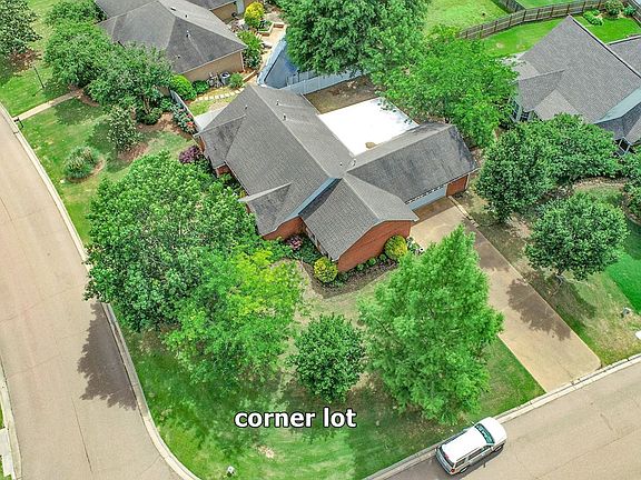 3rd image of 303 Picadilly Dr