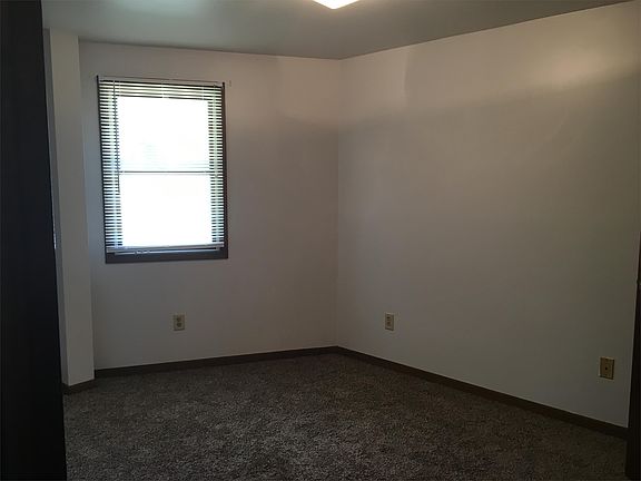 5th image of 214 W 1st St