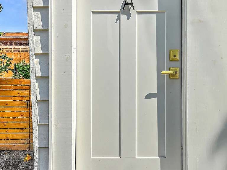 68 Lee St #B — Photo 2