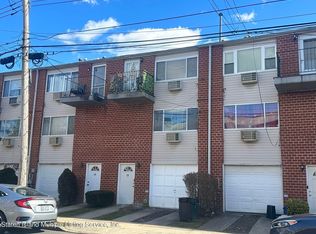 28 Francine Ct #B, Staten Island, NY 10306