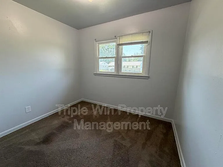 1695 Crowder Dr — Photo 9