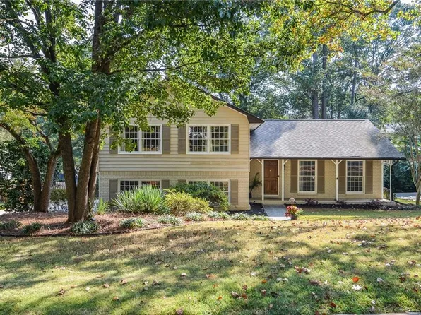 881 Huntington Way NW, Lilburn, GA 30047