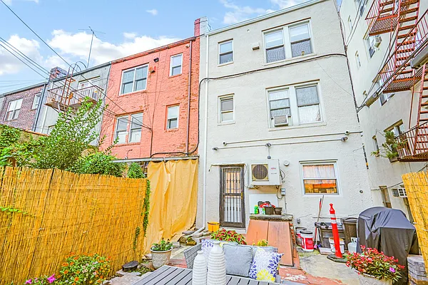 Sold by Halvatzis Realty | media 9