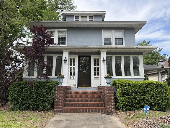 2nd image of 916 Illinois Ave