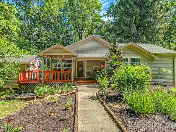 76 Winsome Trl, Hendersonville, NC 28739