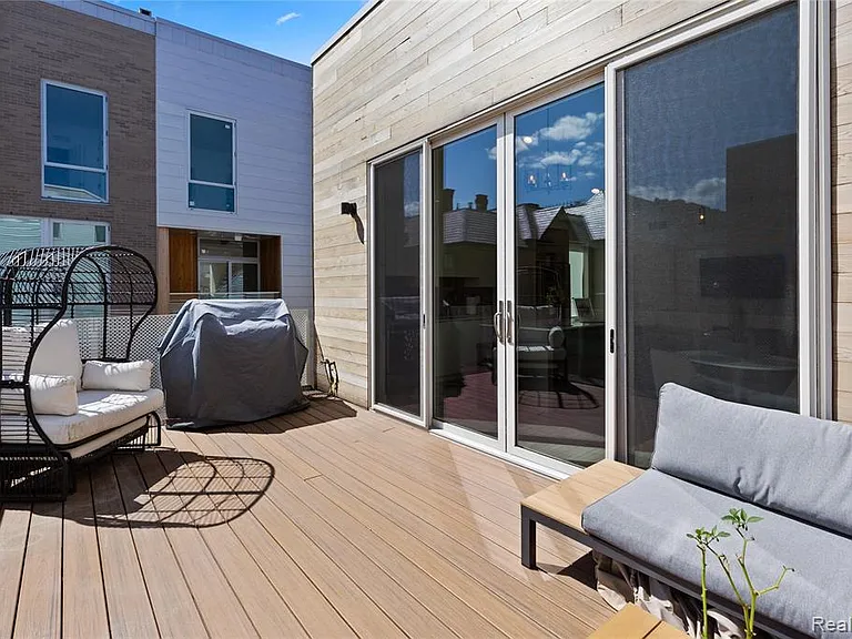 2820 John R St — Photo 16