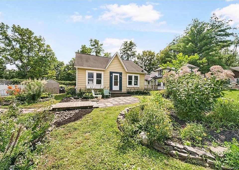 1st image of 13 Clay Hill Rd