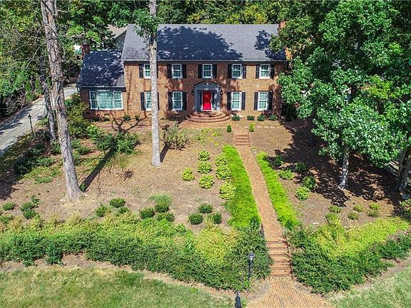 3rd image of 618 Willoughby Blvd