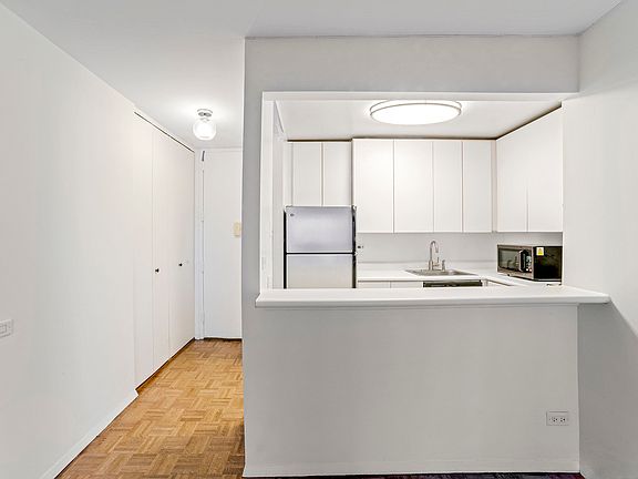 5th image of 215 W 95th St APT 14M