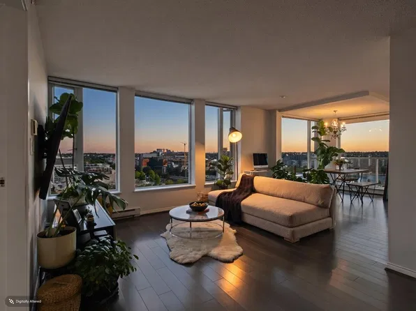 550 Taylor St #2208, Vancouver, BC V6B 1R1