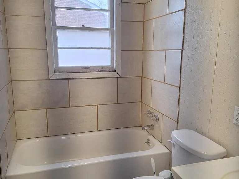 1611 Clarice Way — Photo 7