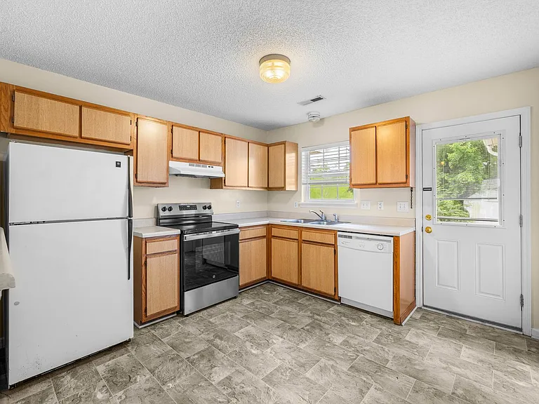 116 Live Oak Ct — Photo 9