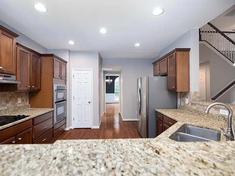 1204 Beech Hollow Dr — Photo 11