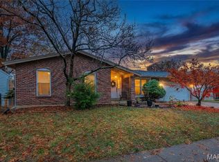 911 Parkfield Ter, Ballwin, MO 63021