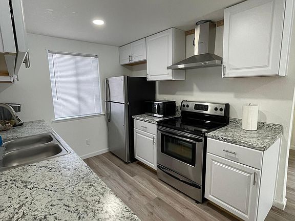 5th image of 1270 Berggren Way