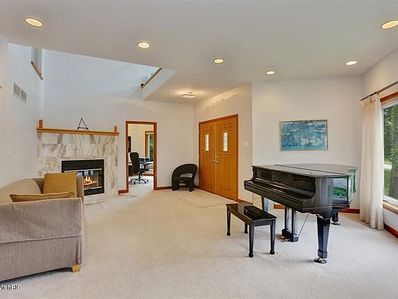 3rd image of 10451 Millard Ave