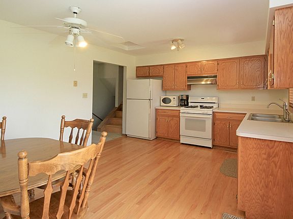3rd image of 544 Mallard Ct