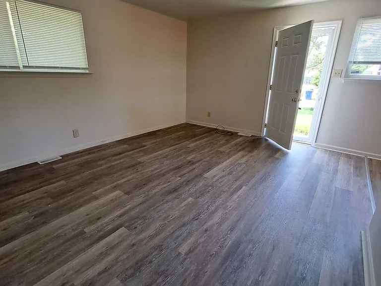 545 McLean St — Photo 7
