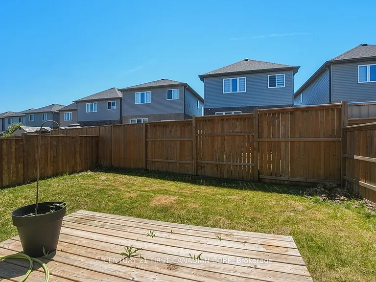 2775 Oriole Dr #UPPER — Photo 32