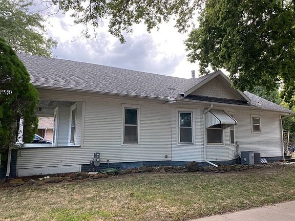 3rd image of 1225 E Iron Ave