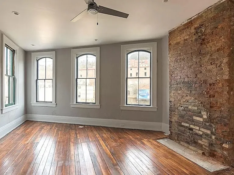 Living Area pic 1