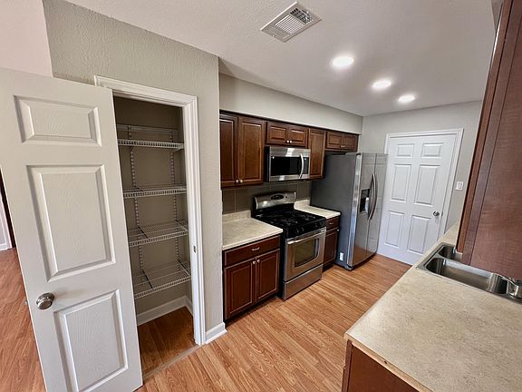 4th image of 2600 Sweet Clover Dr