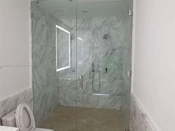4th image of 2831 S Bayshore Dr Unit 1105