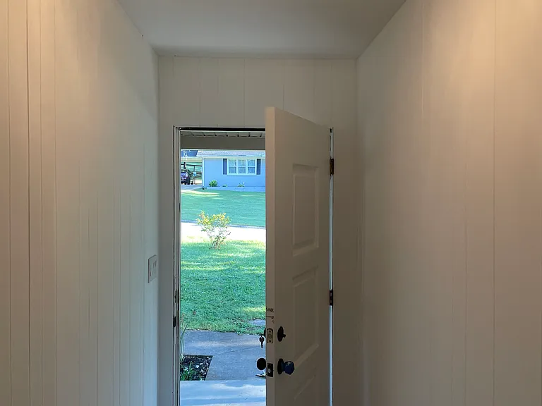 129 Lorraine Dr — Photo 5