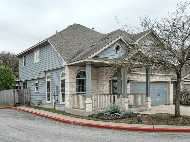 Corner Unit - no neighbor on one side