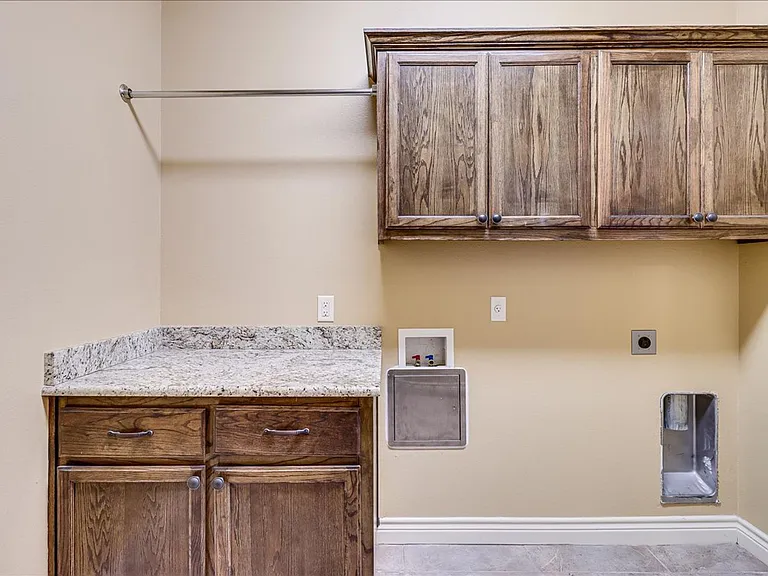 6241 Lago Vista Dr — Photo 27