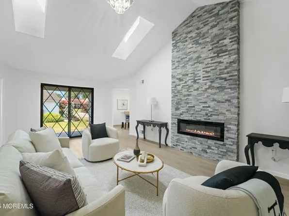 29 Coventry Terrace, Marlboro, NJ 07746