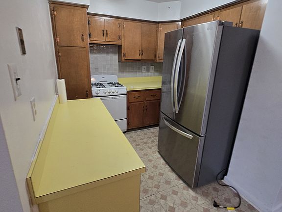 4th image of 3961 Lankenau Ave
