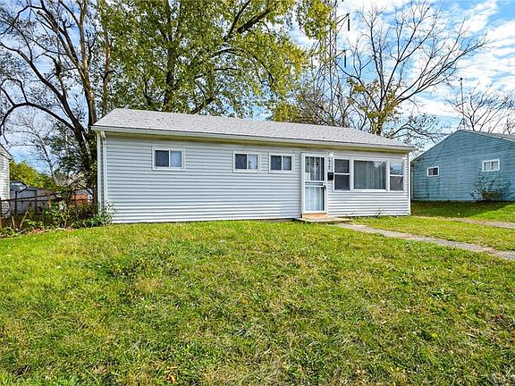 2nd image of 1524 Graham Pl