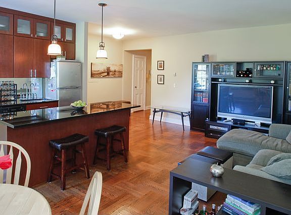 4th image of 6 Midland Gdns APT 2C
