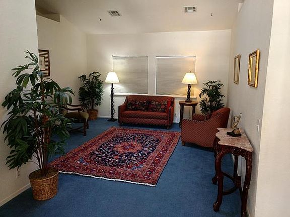 Formal living or dining room