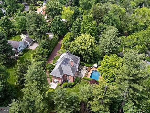 2nd image of 22 Brearly Rd