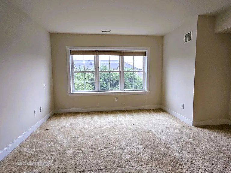 2905 Bleeker St #205 — Photo 15
