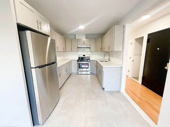 4th image of 25-34 23rd St #3