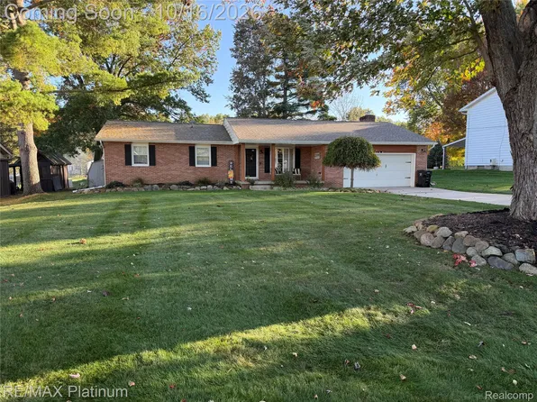 1118 Camelot Dr, Pinckney, MI 48169
