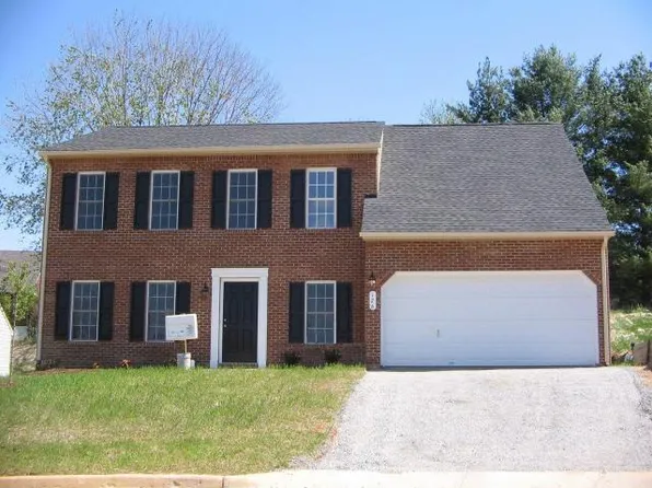 1223 Forest Edge Dr, Forest, VA 24551