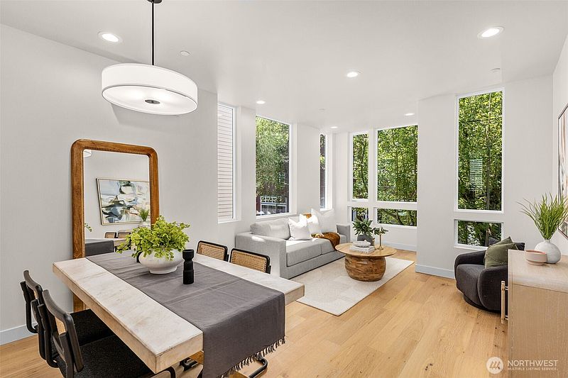 5th image of 3402 E Spring Street