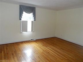 2nd image of 642 Fox Grove Ct E
