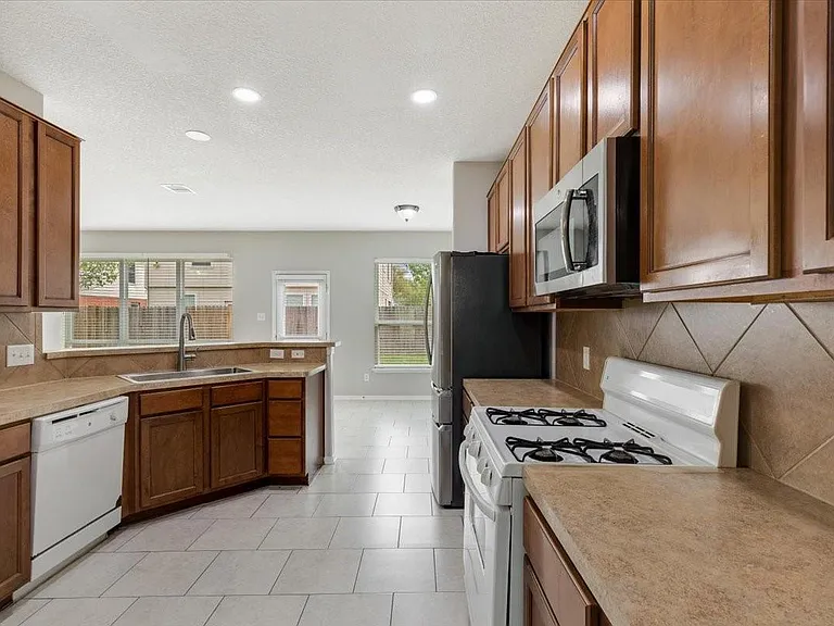 4810 Vintage Grove Ct — Photo 12